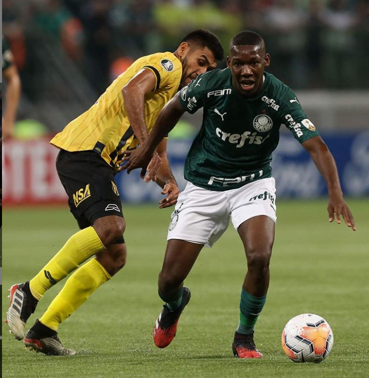 Conheça Patrick, jogador do Palmeiras criado no Taça das Favelas.