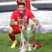 Coutinho celebra Champions e fala sobre a volta ao Barcelona.