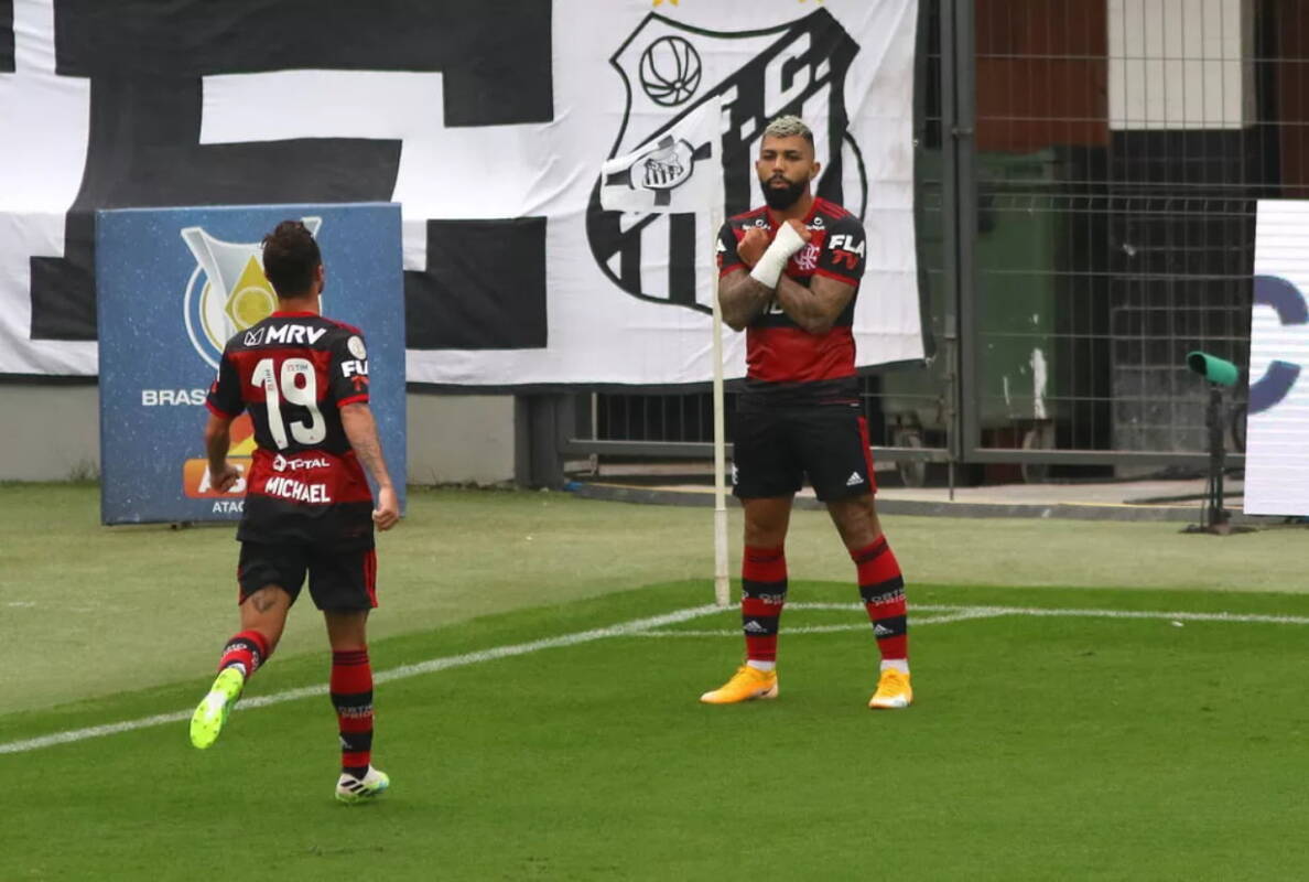 Gabigol marcou o gol da vitória no jogo Santos X Flamengo, homenageou Chadwick Boseman e fez festa para comemorar seus 24 anos.