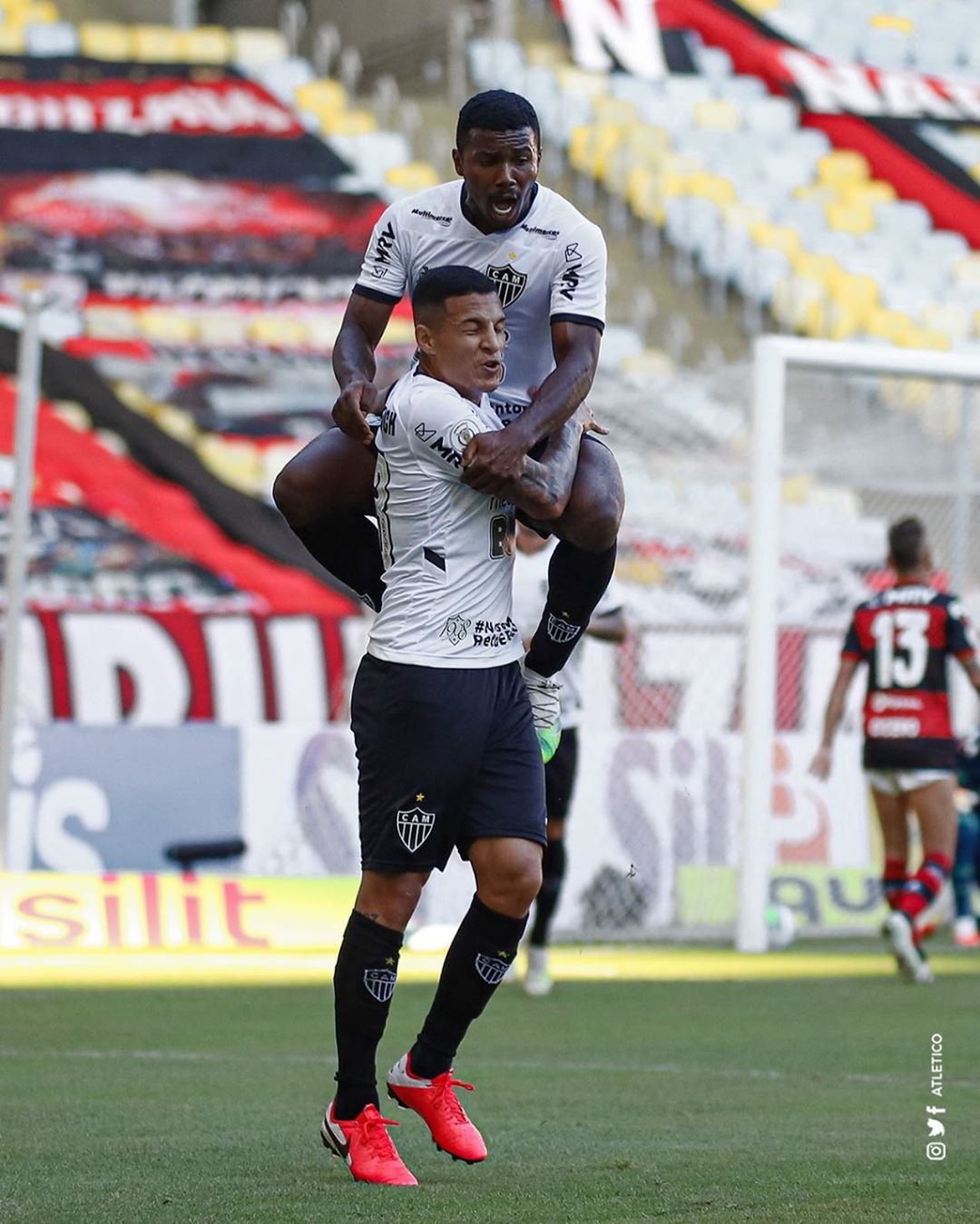 Deu Galo!! Atual campeão Brasileiro, Flamengo perde na estreia com gol contra.