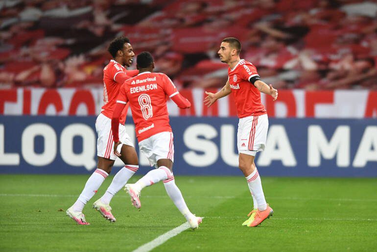 Thiago Galhardo mostrando que pode ser o artilheiro do Brasileirão.