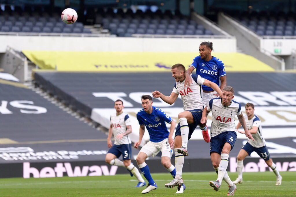 Estreante James joga bem e  Everton vence o Tottenham.