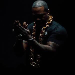 Busta Rhymes faz discurso irresponsável reclamando das máscaras e protocolos de segurança contra o COVID