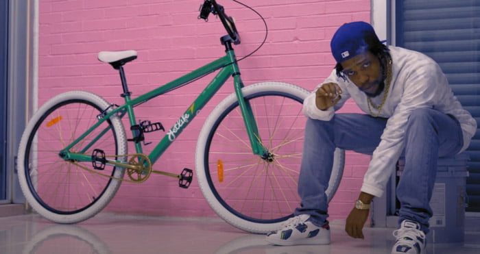Curren$y e o produtor Harry Fraud no som  “White Ashes”