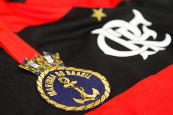 Entenda a parceria da Marinha com o time feminino o Flamengo.
