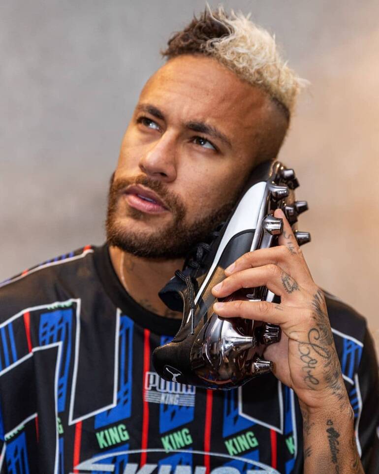 Neymar assinou com a Puma.