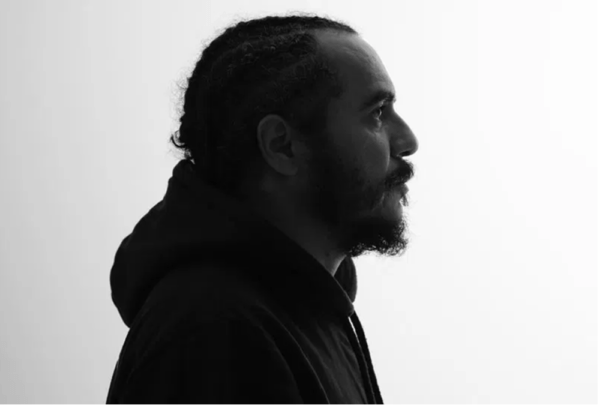 Marcelo D2 mostrou seu repertório, exibiu o filme “Amar é para os fortes” e muito mais em Live; assista.