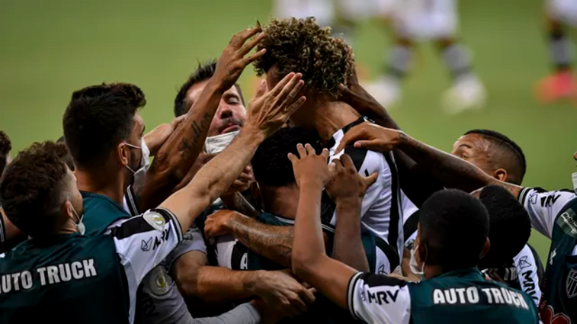Atlético-MG goleia Vasco e abre cinco pontos na liderança do Brasileiro.