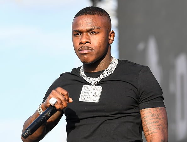 DaBaby fala sobre tiroteio supostamente ocorrido durante a gravação de um videoclipe.