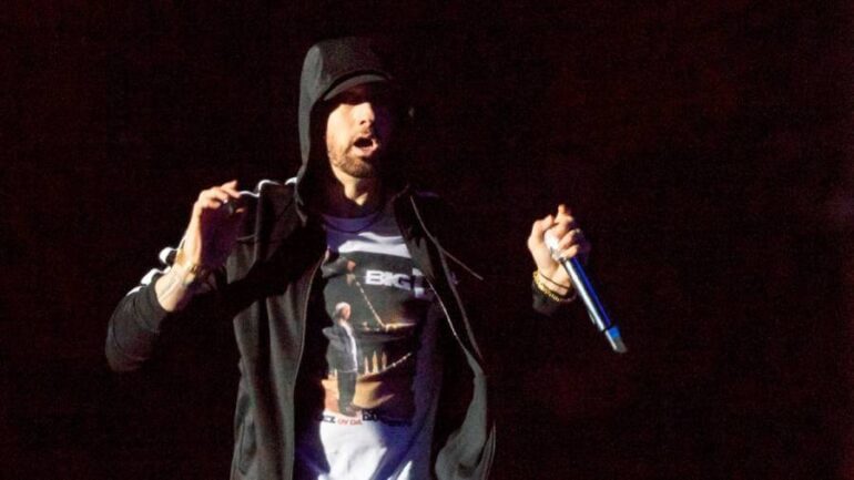Eminem, 51, revela que sua filha Hailie Jade, 28, está grávida em novo videoclipe íntimo: ‘Vovô