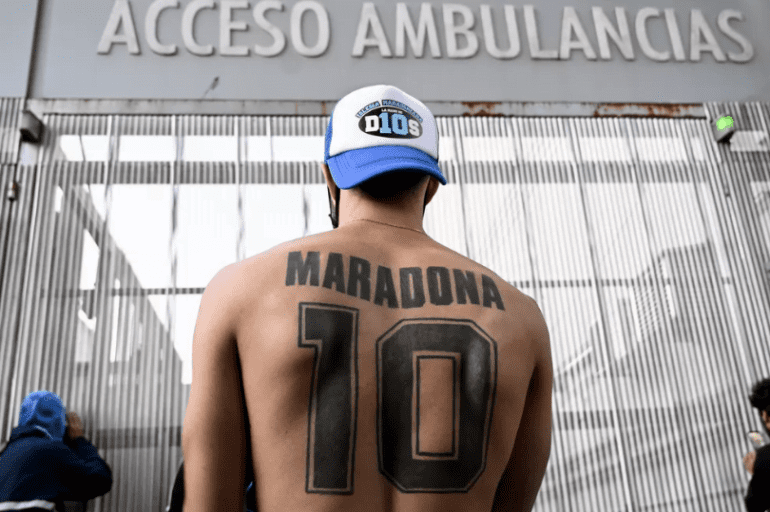 Cirurgia em Maradona foi um sucesso de acordo com médico.