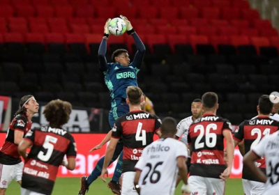 Hugo do Flamengo e  Andrew, do Botafogo, parabenizaram o Lucão pela estreia como titular do Vasco; O jornalista Rodrigo Silva observou muito bem o momento.