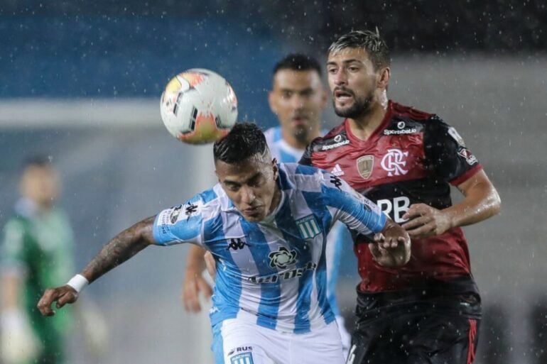 Flamengo não aproveita as chances, tem jogador expulso e segura empate contra o Racing na Argentina.