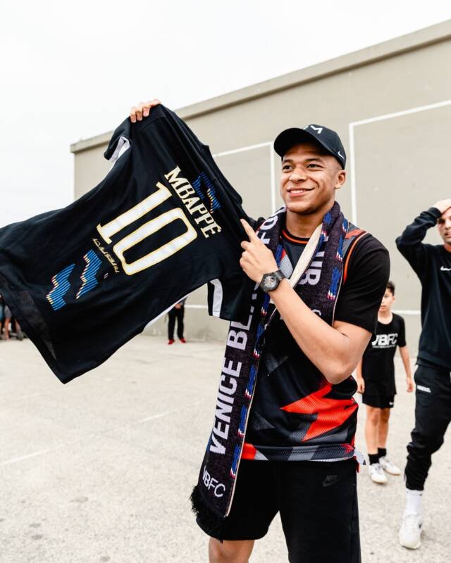 Venice Beach FC lança sua nova coleção incluindo a nova camisa especial do Mbappe que está no FIFA 21.