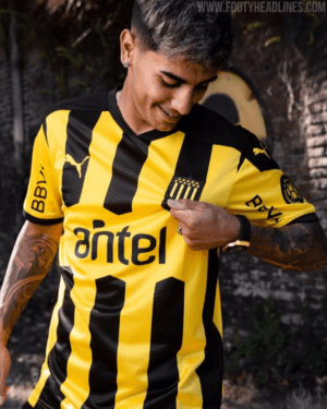 Peñarol lança o seu novo uniforme 2021.