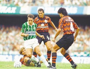 CCS a marca das camisas piratas que vestiu o Vitória na final do Brasileirão de 1993.