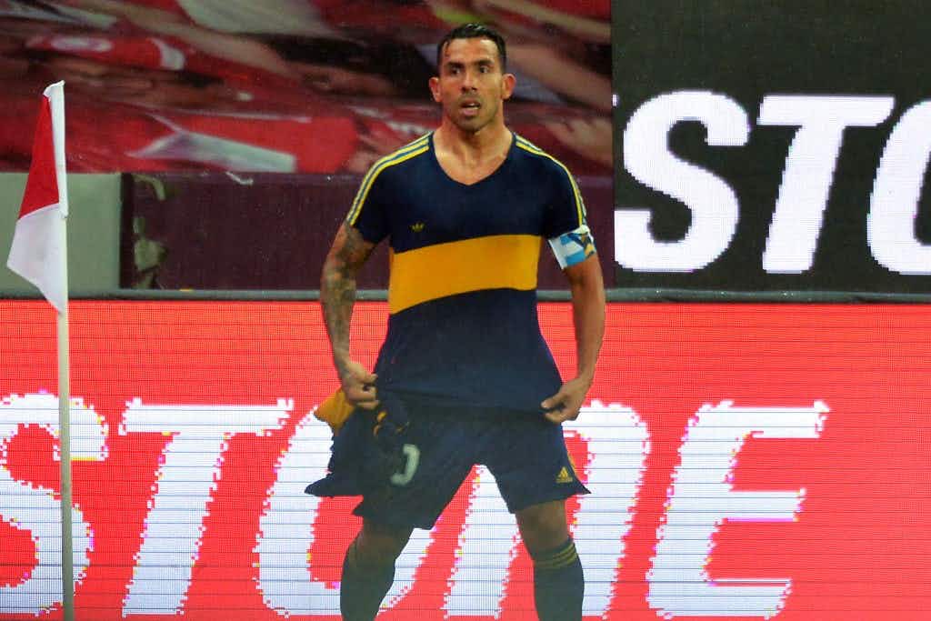 Em noite de homenagem a Maradora, Boca Juniors vence o Internacional e vai para o segundo jogo com vantagem.