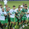 Alan Ruschel: sobrevivente do trágico acidente aéreo, o atual capitão da Chapecoense celebra o título.