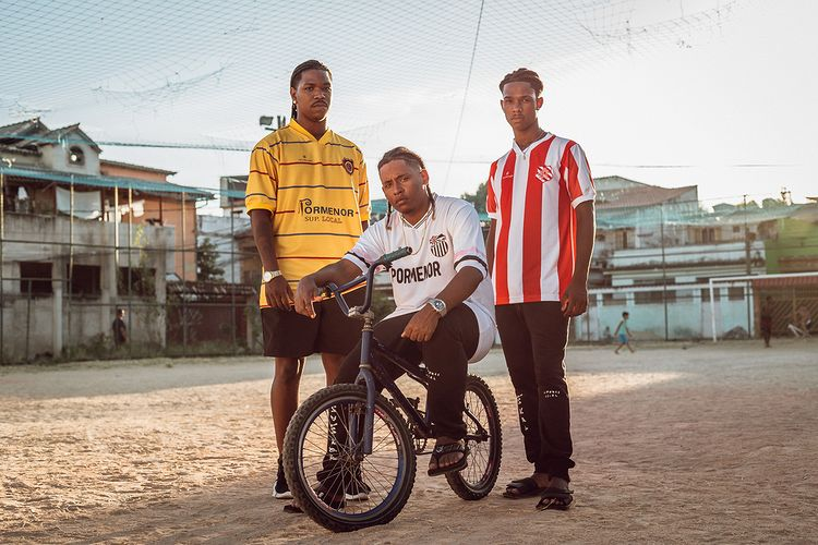 Pormenor lança coleção limitada com camisas de times do subúrbio do Rio de Janeiro.