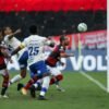 Everton Ribeiro leva o prêmio de gol mais bonito do Brasileirão .