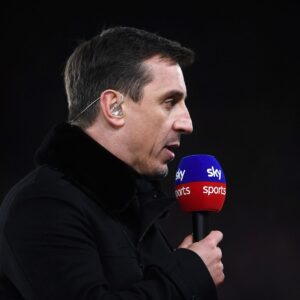 Gary Neville demonstra sua insatisfação ao ver o seu clube de coração na super liga europeia.