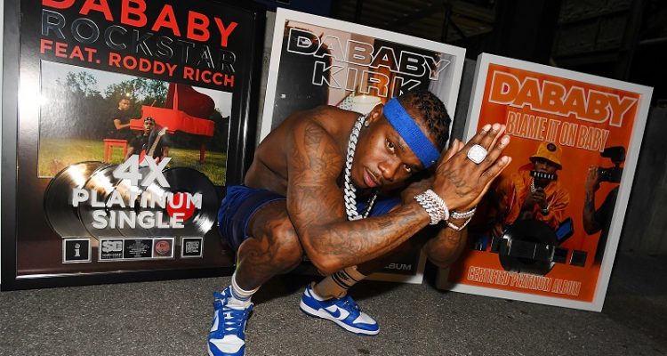 DaBaby adiciona 27 novas músicas certificadas, incluindo “Rockstar”, “Blame It On Baby” e outros