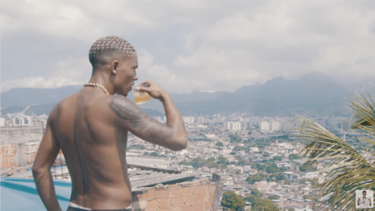 MC Poze do Rodo lança o videoclipe  “Vida Louca”.