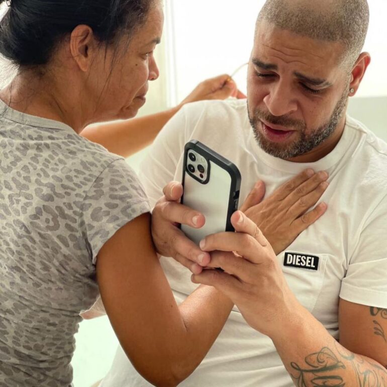 Adriano Imperador Chora Ao Saber Que Estará na Calçada a Fama do Maracanã.