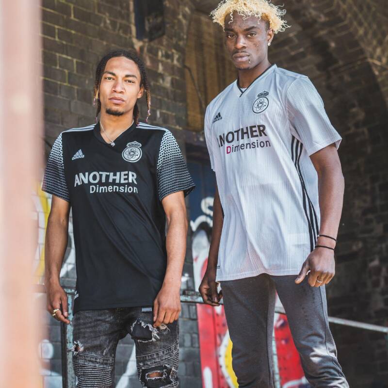 Killa Villa Lança Camisa Inspirada Em Clássico Uniforme do Real Madrid e no Lendário Som ‘Intergalactic’ dos The Beastie Boys.