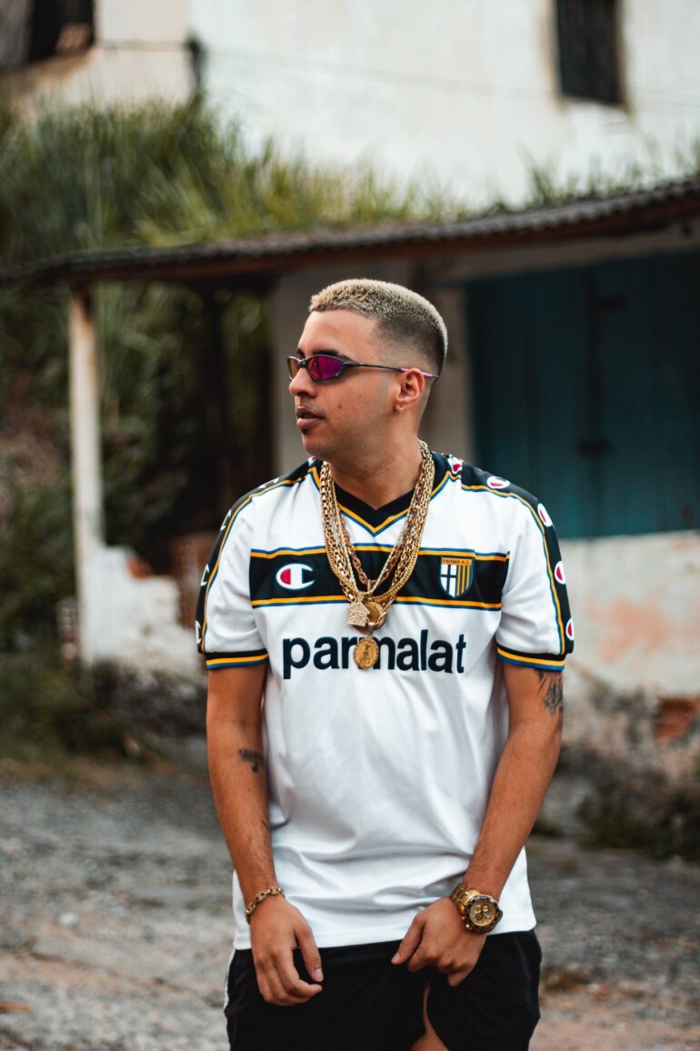 Sueth lança o videoclipe “Royal Salute” com  Tz da Coronel & PL Quest