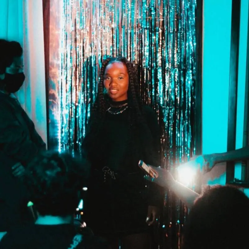 Ciana & LARINHX juntas no vídeo “Neon”, música que está no disco “Eu Gosto de Garotas” Ciana & LARINHX juntas no vídeo “Neon”, música que está no disco “Eu Gosto de Garotas”