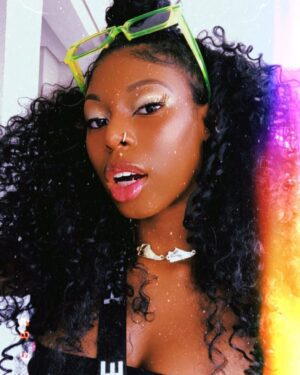 MC Soffia fala sobre falta de consideração e preconceito no MTV Miaw