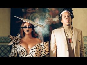 Em comemoração a 1 ano do lançamento de Black is King, Beyoncé lança o videoclipe de  “MOOD 4 EVA” com JAY-Z, Childish Gambino, Oumou Sangaré.