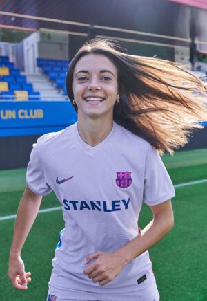 Nike & Barcelona apresentam a nova camisa reserva para a temporda  21/22