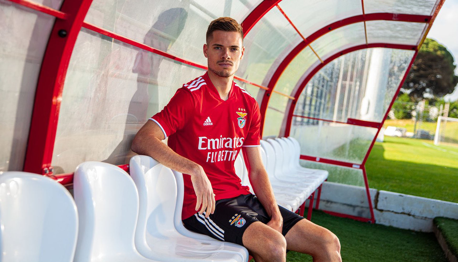 Benfica revela seu novo uniforme para  temporada 21/22