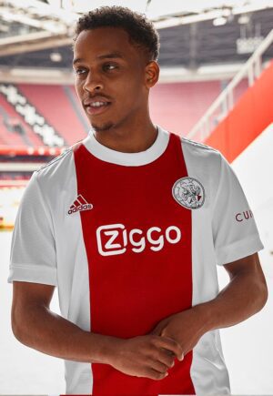 adidas e Ajax divulgam o novo uniforme para a temporada 21/22