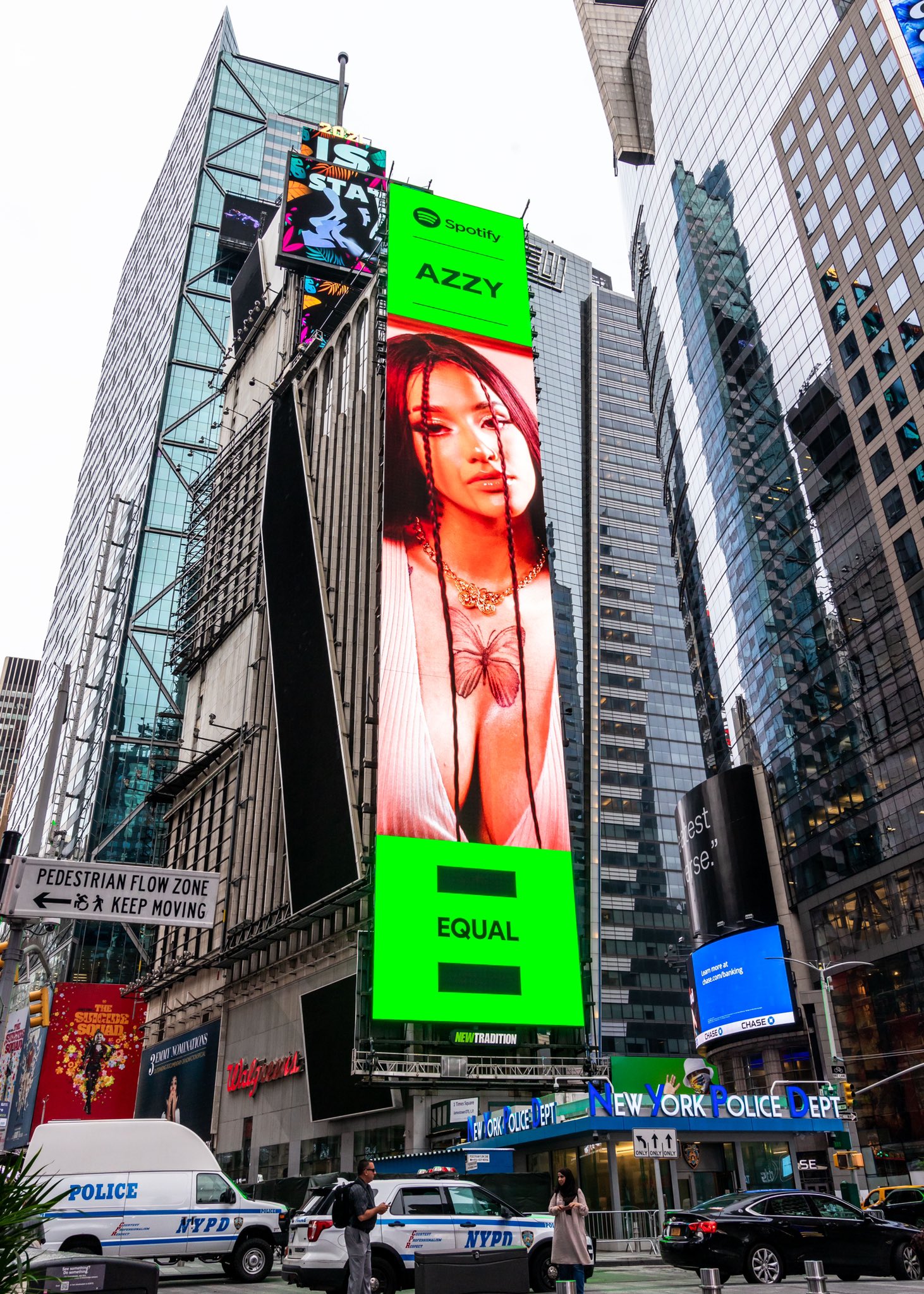 Azzy é destaque na Times Square, Nova Iorque  como parte da  campanha EQUAL do Spotify