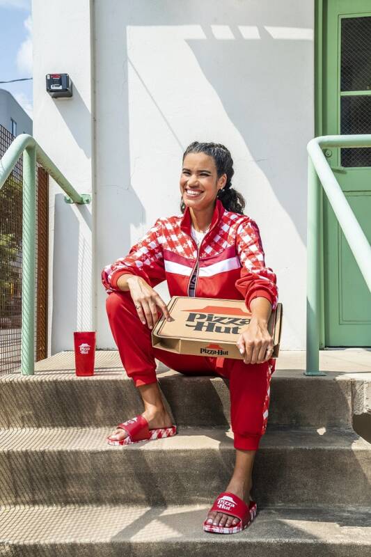 Pizza Hut lança coleção de roupas e internet vai a loucura