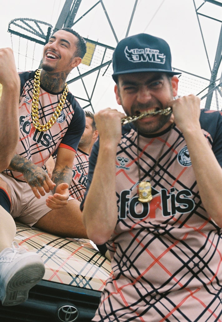 Newport County e Hummel revelam sua nova terceira camisa 21/22 inspirada na Goldie Lookin ‘Chain