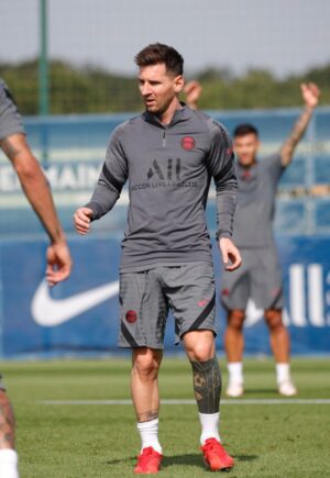 Ícones nas Champions League: Bayern Munich, Juventus, Barcelona e PSG apresentam seus uniformes de treino