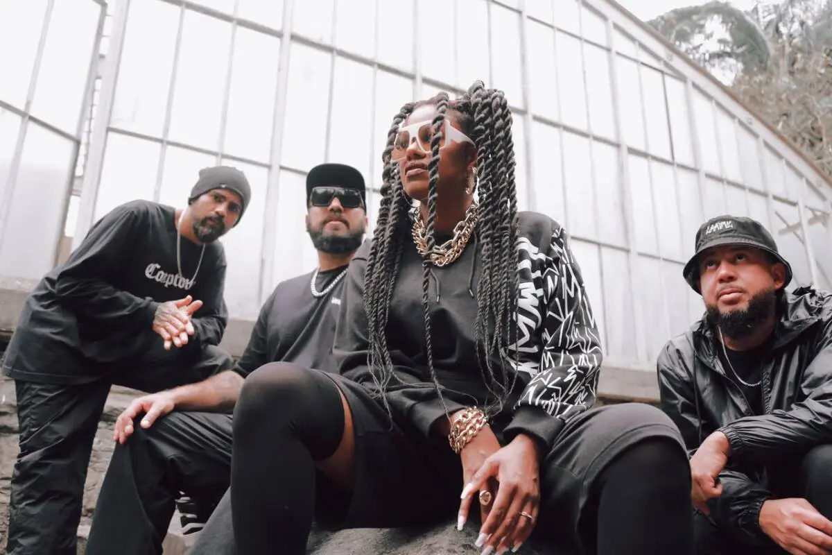 Stefanie lança o single “Coroa de Flores”; assista o videoclipe Stefanie lança o single “Coroa de Flores”; assista o videoclipe