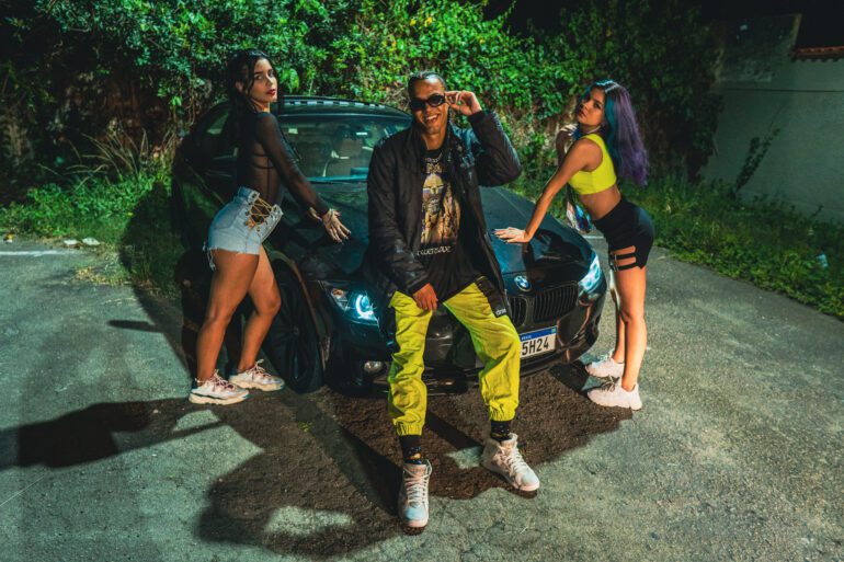 Explorando novos flows, jotamlc lança “2k na Noite”