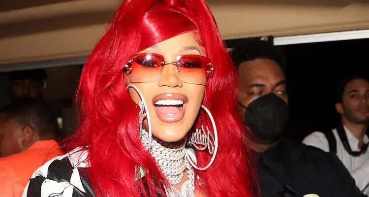 Cardi B faz doação de 100 mil dólares para sua antiga escola de ensino médio no Bronx