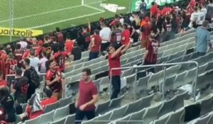 Torcedores do  Athletico-PR cometem atos racistas na final da Copa do Brasil