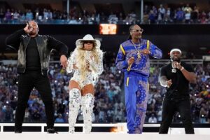 Halftime Show do Super Bowl se rende ao rap ; Dr. Dre, Mary Jane Blige, Snoop Dogg, Eminem, Kendrick Lamar,  e 50 Cent fizeram um show que entra para a história do rap e esporte