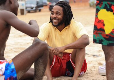 Kendrick Lamar joga futebol e visita Skate Park durante sua passagem por Ghana