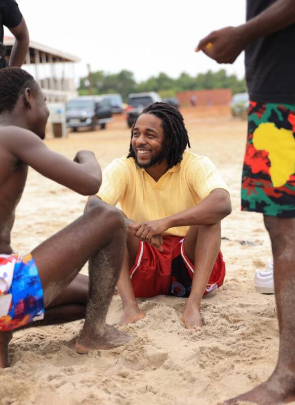 Kendrick Lamar joga futebol e visita Skate Park durante sua passagem por Ghana