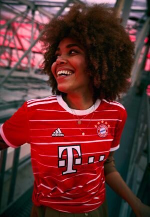 Bayern de Munique e adidas lançam o novo uniforme para a temporada 22/23