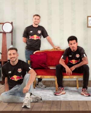 Red Bull Bragantino e  New Balance apresentam o uniforme reserva para a temporada 22-23