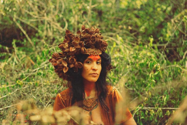 Brisa Flow estará  no Lollapalooza Brasil; rapper é a primeira artista indígena a se apresentar no evento